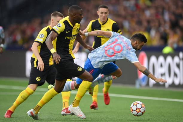 Young Boys vs MU 2-1: Wan-Bissaka nhận thẻ đỏ, MU thua sốc ảnh 10