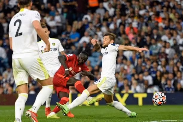 Leeds vs Liverpool 0-3: Salah cán mốc 100 bàn, Elliott dính chấn thương nặng ảnh 17