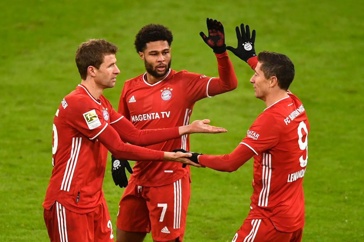 Lewy và Gnabry đều chấn thương, đẩy Muller vào cảnh lẻ loi trên hàng công