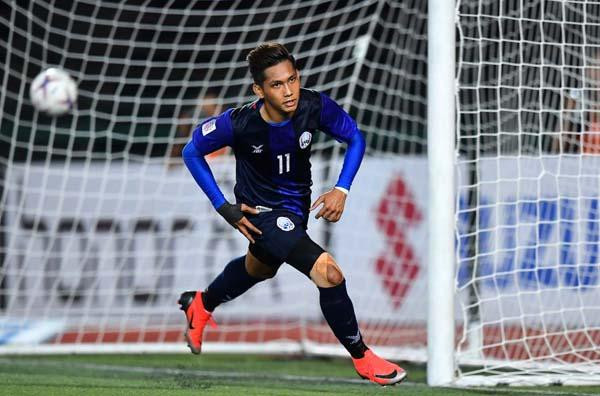 Chan Vathanaka tỏa sáng với cú đúp bàn thắng. Chan Vathanaka tỏa sáng với cú đúp bàn thắng.