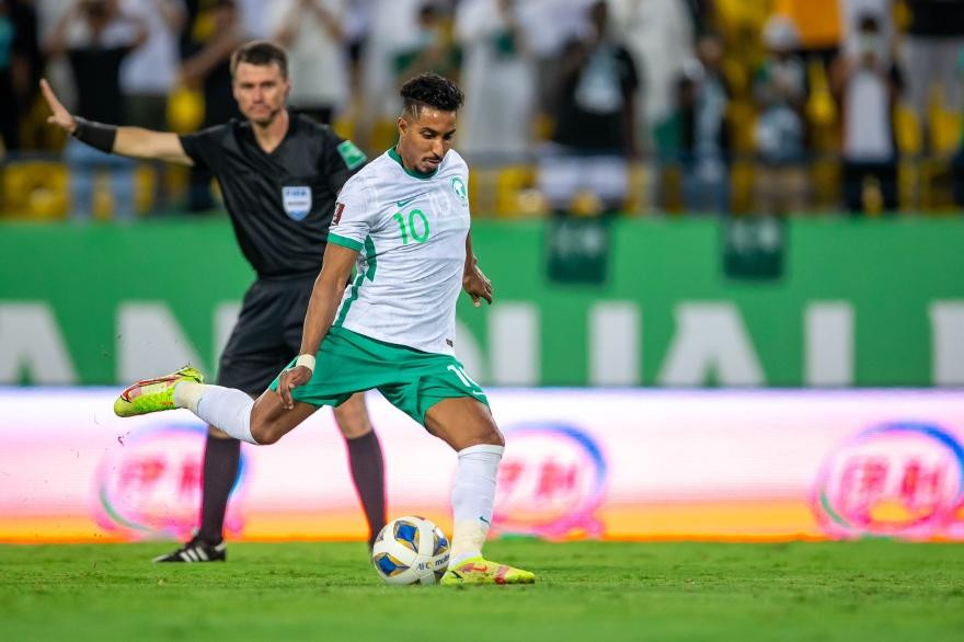 Việt Nam vs Saudi Arabia 1-3: Chơi thiếu người, đội tuyển Việt Nam không thể tạo bất ngờ ảnh 10 Việt Nam vs Saudi Arabia 1-3: Chơi thiếu người, đội tuyển Việt Nam không thể tạo bất ngờ ảnh 10
