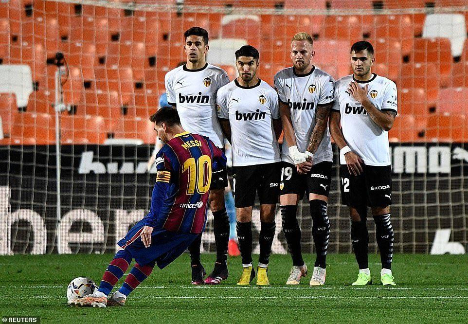 Messi trong pha nâng tỷ số lên 3-1 Messi trong pha nâng tỷ số lên 3-1