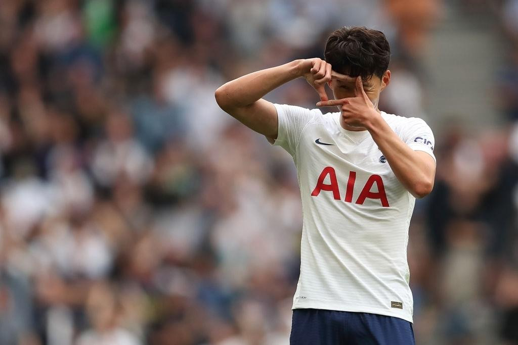 Son Heung-min và pha ăn mừng quen thuộc