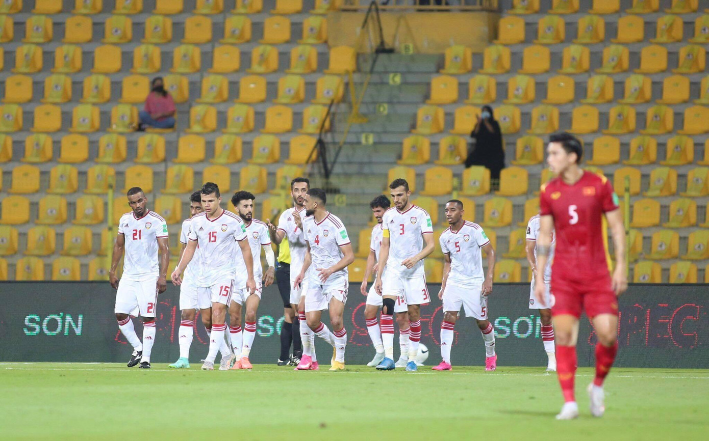 Các cầu thủ UAE ăn mừng bàn thắng. Ảnh: Hữu Phạm