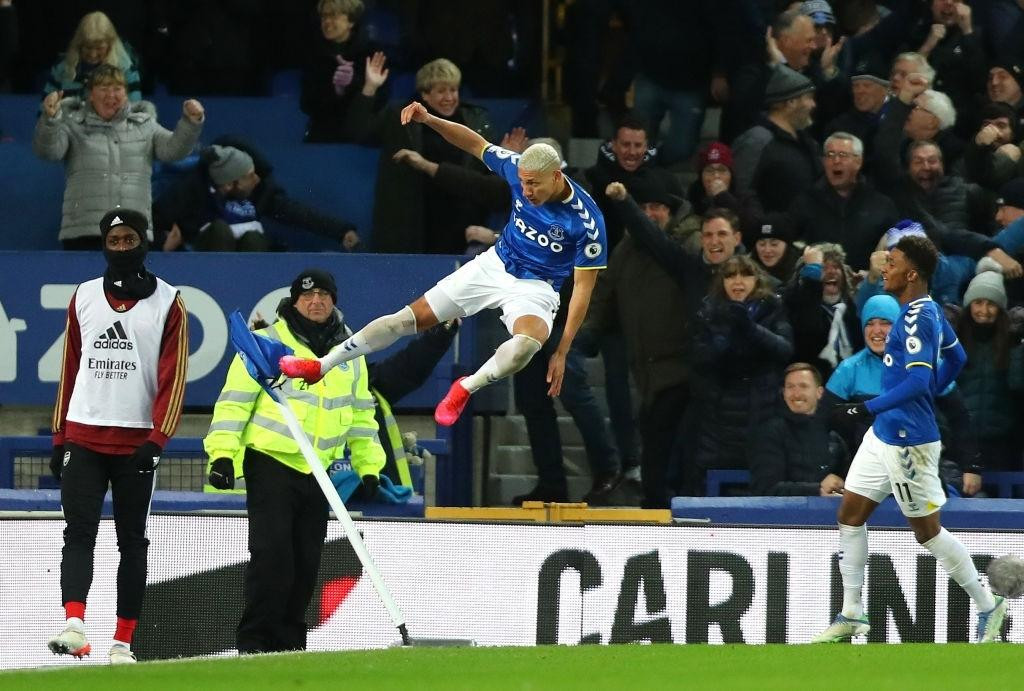 Richarlison giải tỏa ức chế sau 2 lần bị VAR từ chối. Richarlison giải tỏa ức chế sau 2 lần bị VAR từ chối.