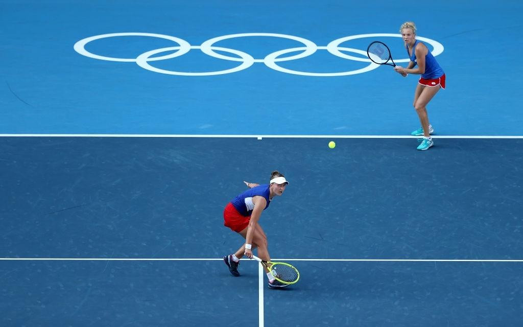 Krejcikova - Siniakova vượt trội đối thủ. Ảnh: Getty Images Krejcikova - Siniakova vượt trội đối thủ. Ảnh: Getty Images