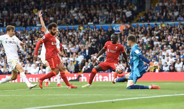 Leeds vs Liverpool 0-3: Salah cán mốc 100 bàn, Elliott dính chấn thương nặng ảnh 7
