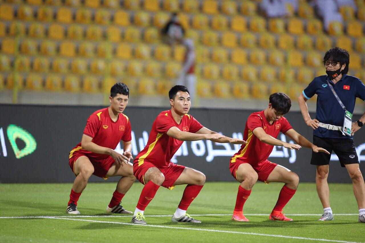 Một số cầu thủ khác cần tập kỹ hơn về thể lực. Ảnh: Hữu Phạm.