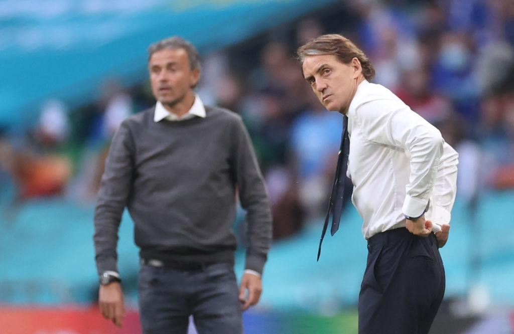 HLV Mancini đang gặp nhiều khó khăn trước HLV Enrique HLV Mancini đang gặp nhiều khó khăn trước HLV Enrique