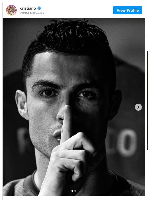 Sau trận đấu, Ronaldo đăng tải bức ảnh đen trắng chụp cầu thủ này đang giơ ngón tay trước miệng.
