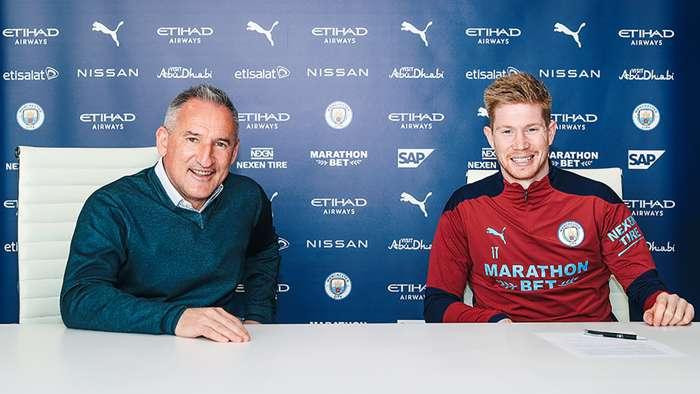 De Bruyne rạng rỡ ký hợp đồng mới với Man City