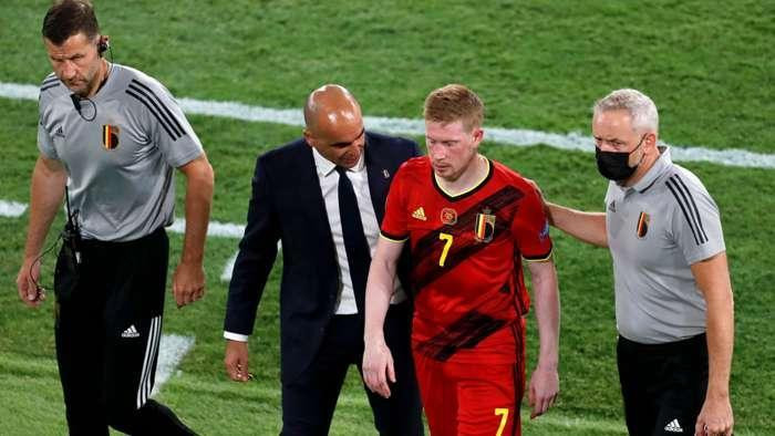 De Bruyne buồn bã rời sân sớm.