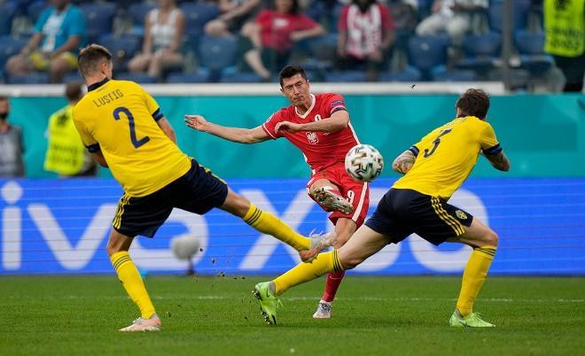 Lewandowski cũng không cứu được Ba Lan. Lewandowski cũng không cứu được Ba Lan.