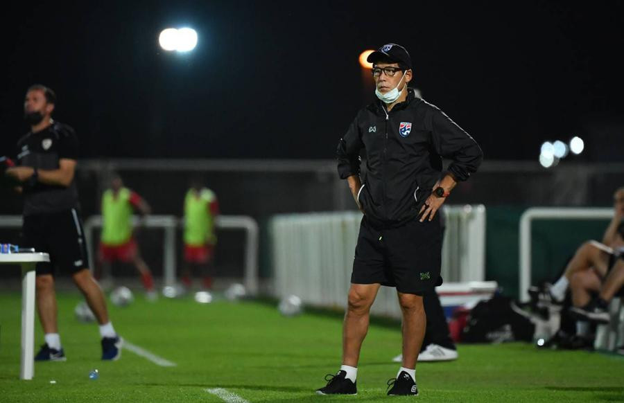 Thầy trò Akira Nishino đã để thua trận giao hữu đầu tiên trên đất UAE Thầy trò Akira Nishino đã để thua trận giao hữu đầu tiên trên đất UAE