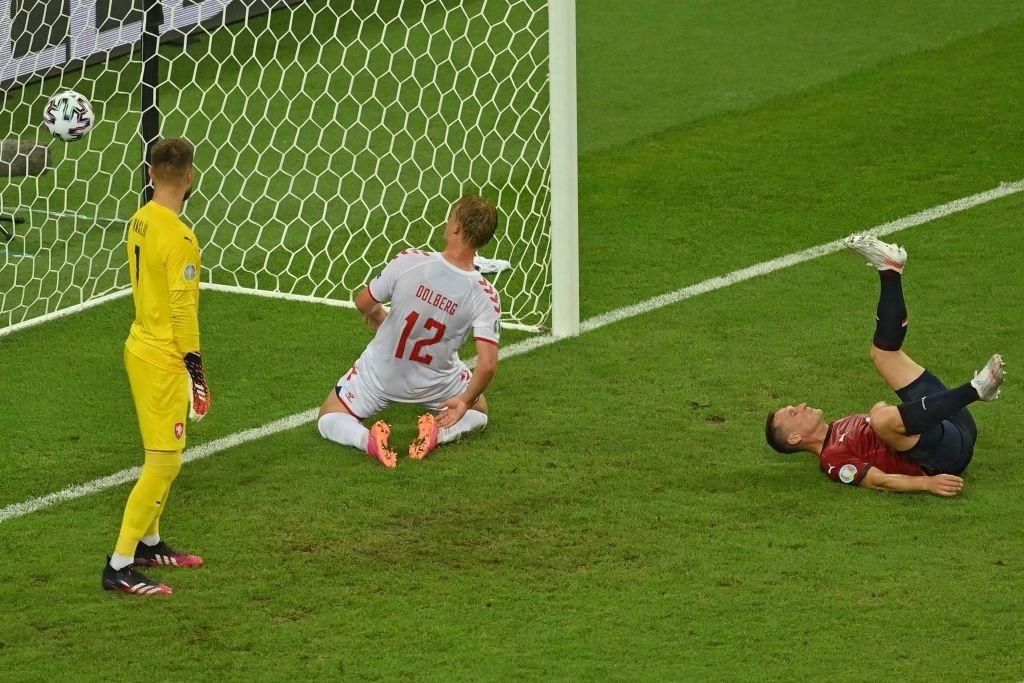 CH Séc vs Đan Mạch (1-2): 'Lính chì' hát tiếp khúc quân hành ảnh 12 CH Séc vs Đan Mạch (1-2): 'Lính chì' hát tiếp khúc quân hành ảnh 12