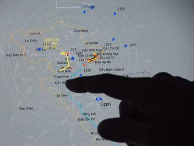 Tổ quốc trong tầm tay