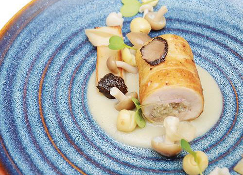 'Bà đầm thép' đưa món Việt lên bàn tiệc thế giới ảnh 2