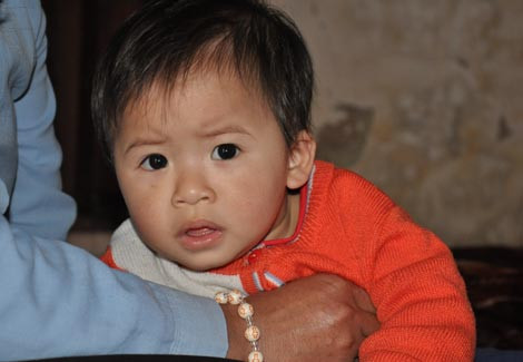 Người mẹ hy sinh đôi mắt để giữ mạng sống cho con ảnh 1