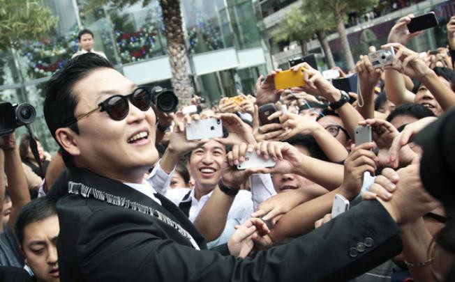 Mặc dù được rất nhiều người hâm mộ nhưng mới đây Psy bị đồn hét cát-xê trên trời và bị người dân Trung Quốc tẩy chay