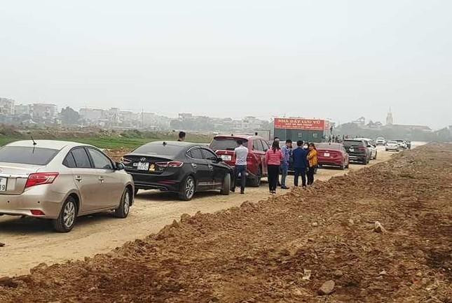 Các chuyên gia nhận định, thị trường đất nền phát triển quá 'nóng' dẫn đến nhiều hệ lụy.