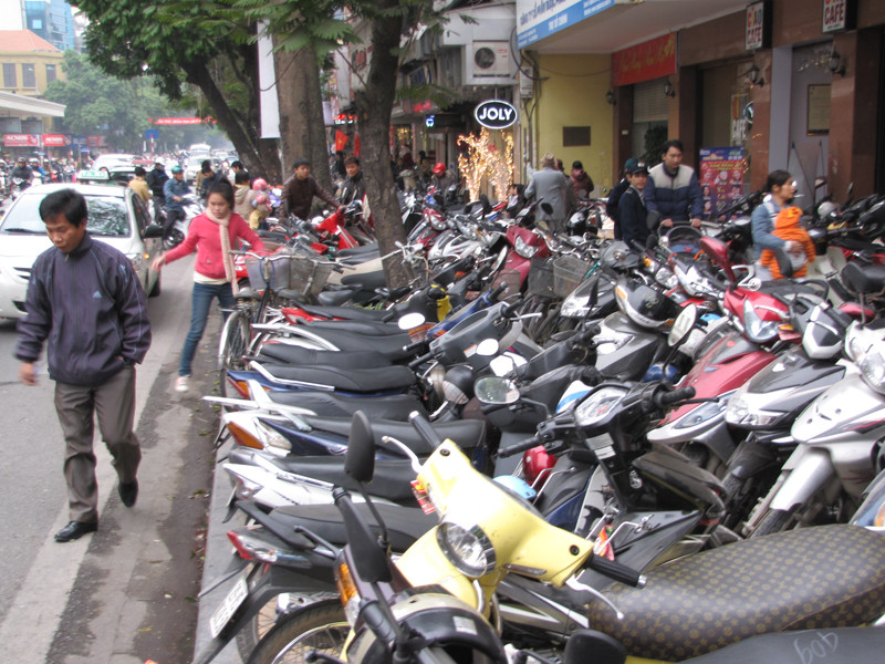 Giá vé gửi xe máy từ 20 - 50.000đ