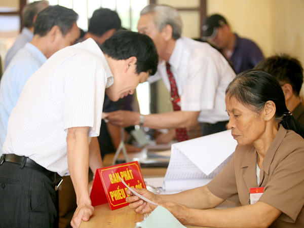 Bàn ghi danh các cử tri tham gia bỏ phiếu