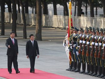 Lễ đón Chủ tịch nước Trương Tấn Sang thăm cấp nhà nước có 21 loạt đại bác. Ảnh: VOV. Lễ đón Chủ tịch nước Trương Tấn Sang thăm cấp nhà nước có 21 loạt đại bác. Ảnh: VOV