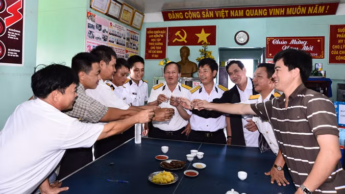 Biển mãi mặn mòi ảnh 2