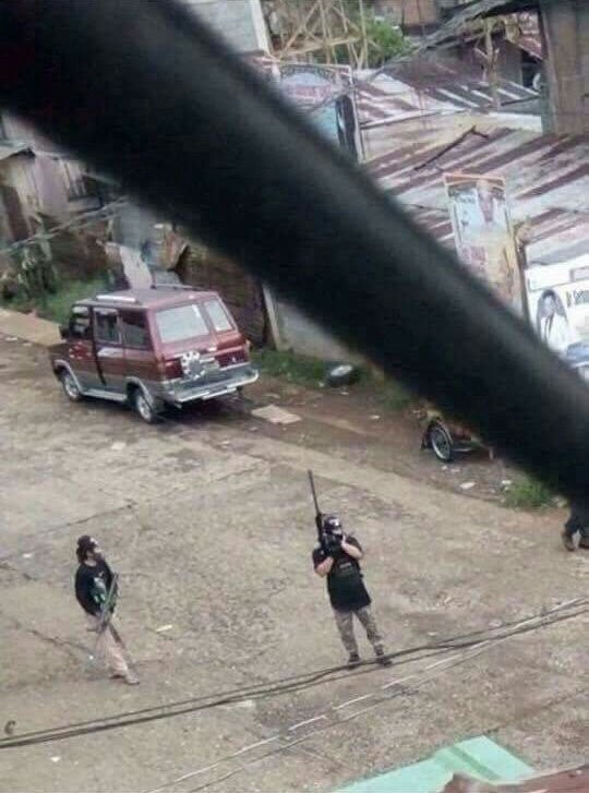 Quân đội Philippines tấn công nhóm khủng bố thân IS ở Marawi ảnh 9