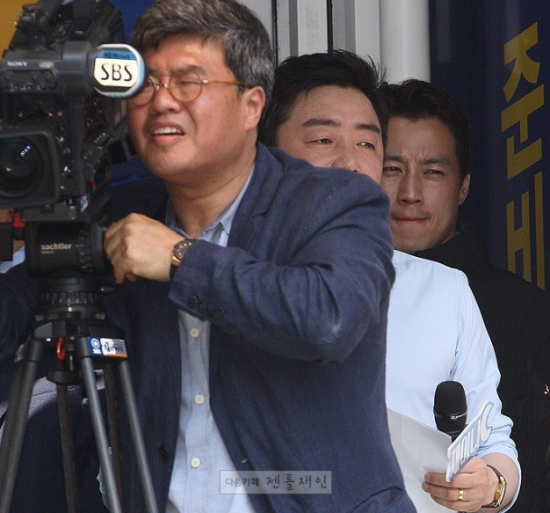 Vệ sĩ của tân Tổng thống Hàn Quốc 'gây sốt' vì điển trai ảnh 3