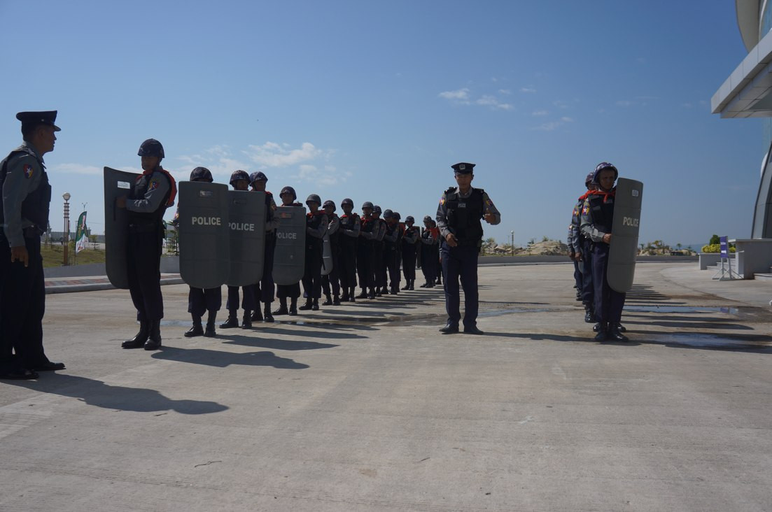 Diễn tập công tác an ninh trong sân vận động.