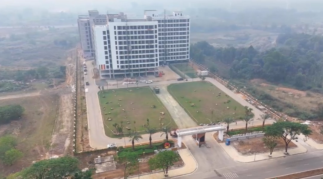 Dự án Legacy Alpha Valley thuộc Khu công nghệ cao Hòa Lạc cung cấp cơ sở lưu trú cho các nhà đầu tư và chuyên gia, người lao động thuê trong thời gian làm việc tại Khu công nghệ cao Hòa Lạc, không được phép mua bán, cho các đối tượng bên ngoài thuê. Dự án Legacy Alpha Valley thuộc Khu công nghệ cao Hòa Lạc cung cấp cơ sở lưu trú cho các nhà đầu tư và chuyên gia, người lao động thuê trong thời gian làm việc tại Khu công nghệ cao Hòa Lạc, không được phép mua bán, cho các đối tượng bên ngoài thuê.