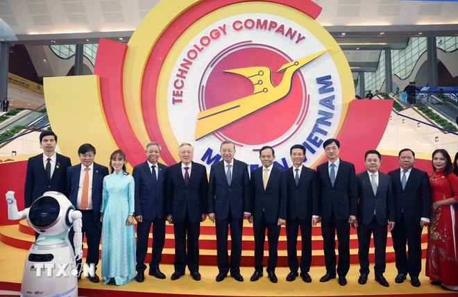 Tổng Bí thư Tô Lâm và các đại biểu dự Diễn đàn Quốc gia Phát triển doanh nghiệp công nghệ số Việt Nam lần thứ 6. (Ảnh: Thống Nhất/TTXVN) Tổng Bí thư Tô Lâm và các đại biểu dự Diễn đàn Quốc gia Phát triển doanh nghiệp công nghệ số Việt Nam lần thứ 6. (Ảnh: Thống Nhất/TTXVN)