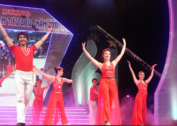 Múa thể hiện sức trẻ Việt Nam