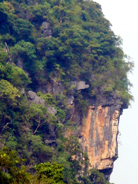 Ngọn núi có hình mặt người