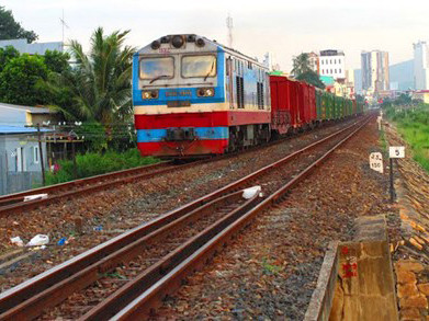 Đường sắt được đầu tư từ ngân sách trung ương hơn 1.800 tỉ đồng cho năm 2013