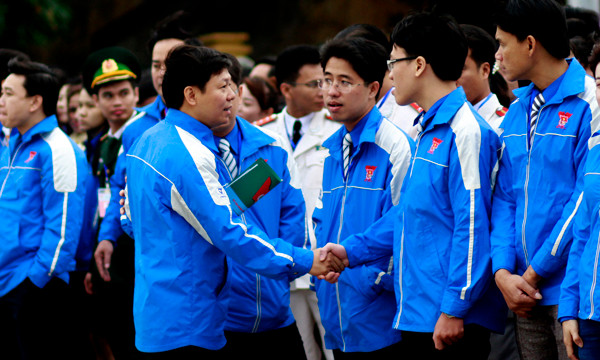 Những cái bắt tay thật chặt đã được trao nhau