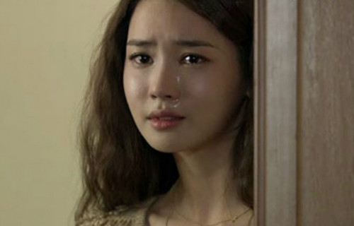  3 năm sau ngày bỏ trốn khỏi nhà chồng vào cái đêm tân hôn ấy, một ngày Thủy trở về nhà chồng mong muốn được ly hôn chồng cũ trong êm thấm. Ảnh minh họa. 