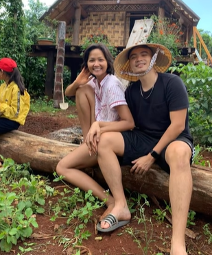 Chồng H’Hen Niê tung loạt ảnh hẹn hò bí mật suốt 7 năm.