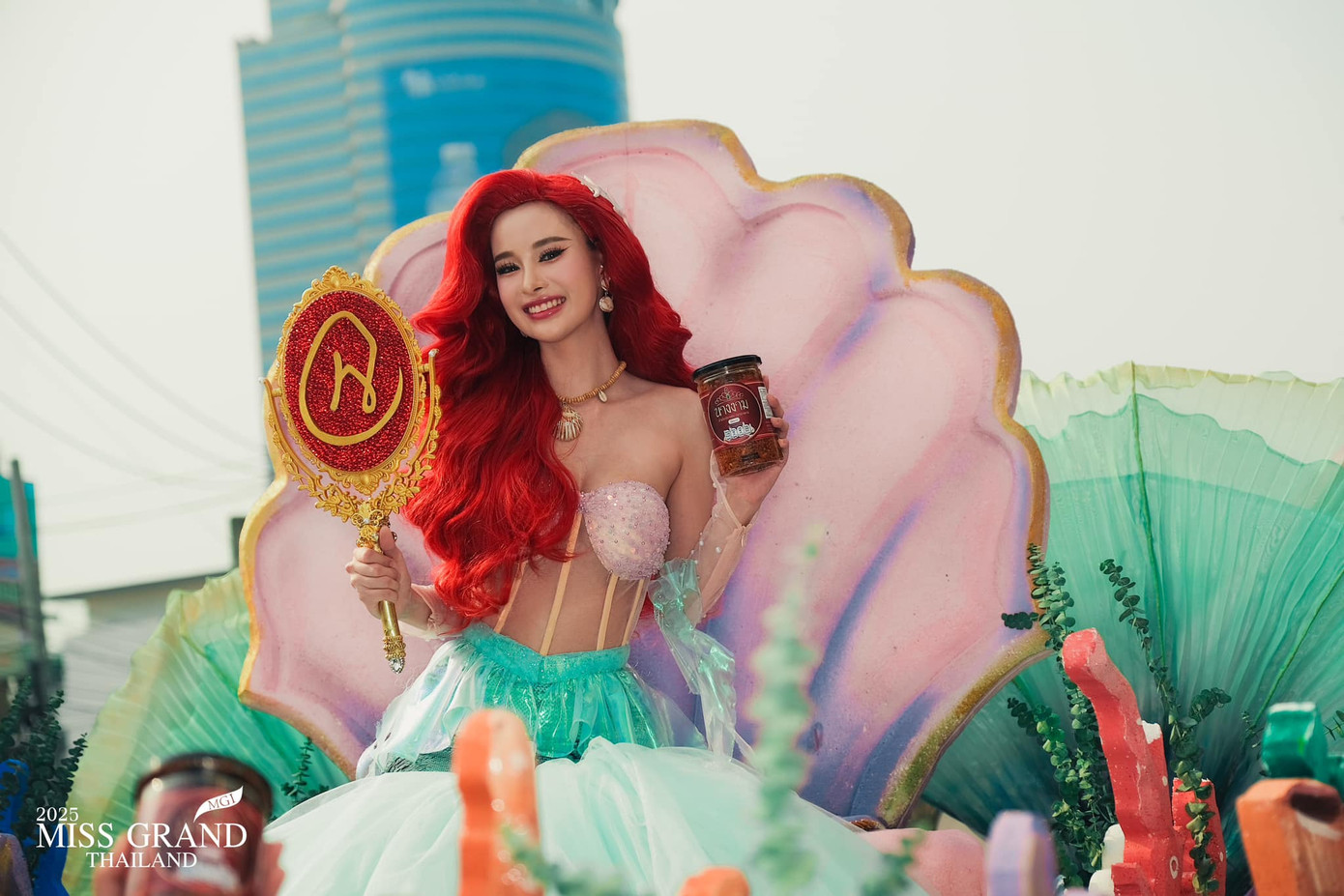 &quot;Nếu thất bại tại Hoa hậu Hòa bình Quốc tế, các bạn vẫn có thể tham gia Hoa hậu Hoàn vũ Thái Lan, nhưng nếu thất bại tại Hoa hậu Hoàn vũ Thái Lan thì không thể tham gia Hoa hậu Hòa bình Quốc tế nữa&quot;, ông Nawat nói.