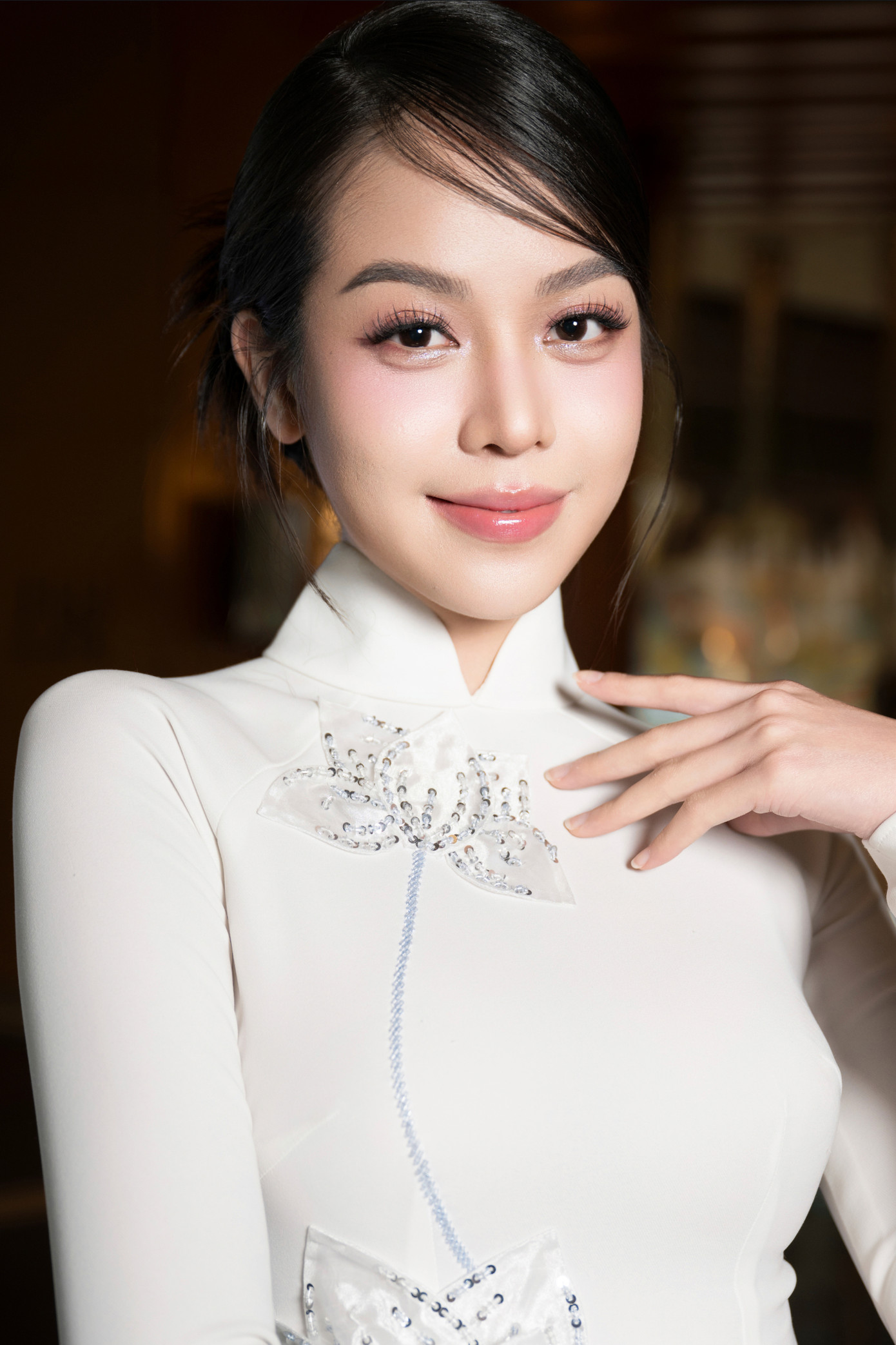 Hoa hậu Thanh Thủy còn có cơ hội trải nghiệm văn hóa Nhật Bản tại Trung tâm Thông tin Văn hóa Đại sứ quán Nhật Bản, được giới thiệu về thư viện với nhiều đầu sách, báo, tạp chí, truyện tranh Nhật Bản và sách học tiếng Nhật.