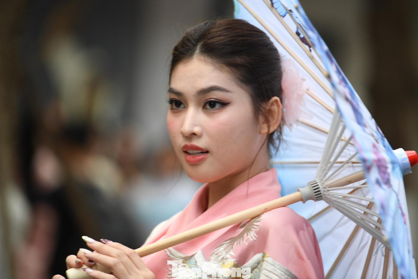 Trong ngày dàn Á hậu, người đẹp tham quan, trải nghiệm, tìm hiểu về văn hóa Nhật Bản tại Bảo tàng văn hóa Nhật Bản tại khu nghỉ dưỡng Lynn Times Thanh Thủy (Phú Thọ). Dịp này, họ hiểu thêm về ý nghĩa của búp bê Nhật, một số loại trang phục truyền thống, loại hình nghệ thuật truyền thống của Nhật Bản.