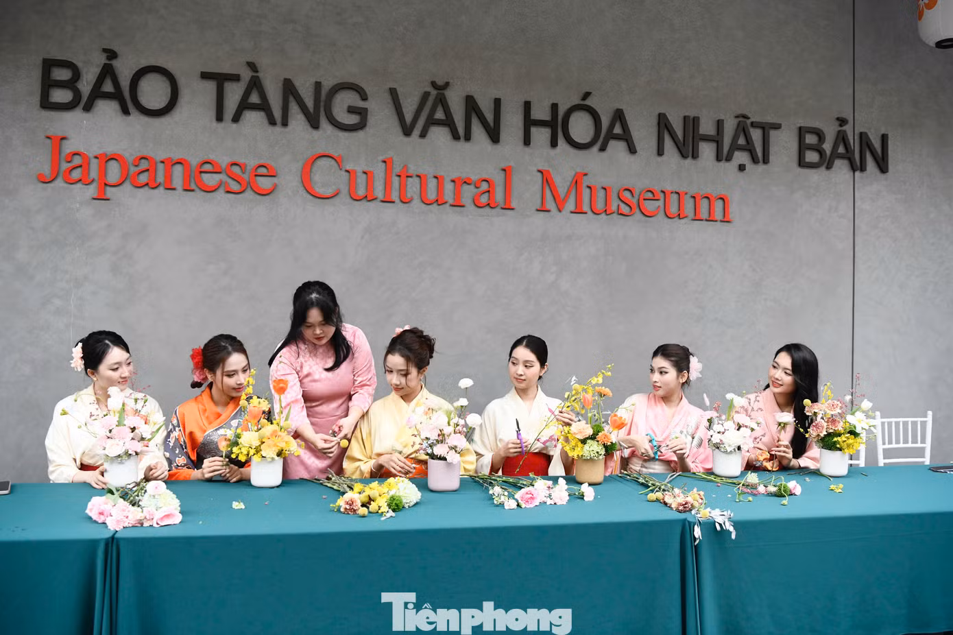 Chiều 15/3, Á hậu Ngọc Thảo, Ngọc Hằng cùng dàn người đẹp: Giáng My, Thanh Tâm, Ngọc Mai, Kim Trà My đã có buổi trải nghiệm đáng nhớ khi khám phá văn hóa Nhật Bản. Đây là một trong những hoạt động nằm trong chương trình Chủ Nhật Đỏ - "Giọt hồng cội Việt" tại Lynn Times Thanh Thủy (Phú Thọ).