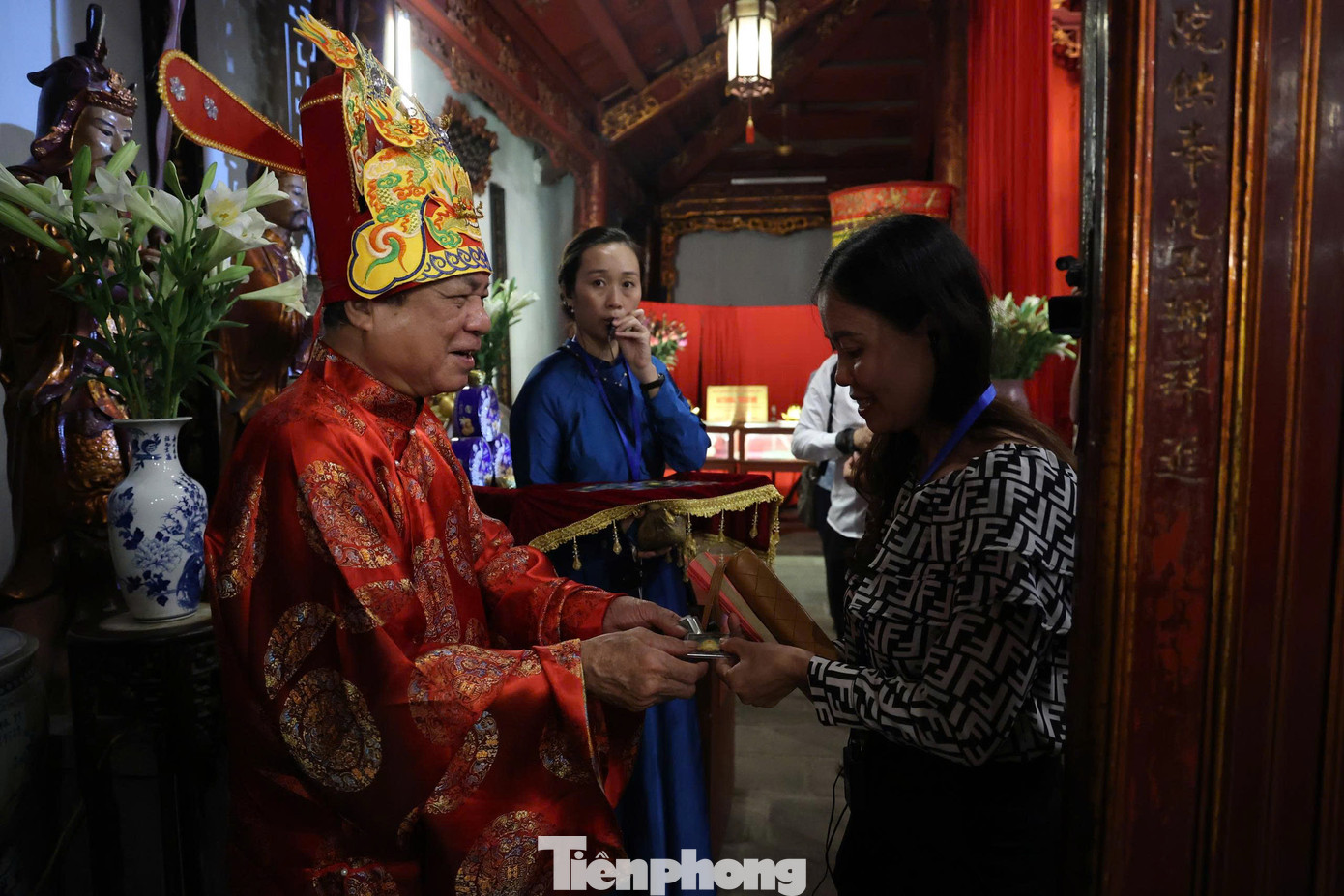 Ngoài ra, trong khuôn khổ chương trình, du khách có thể thưởng thức trà đạo, xem trình diễn thư pháp, trưng bày cổ phục... Dự kiến, tour đêm sẽ chính thức đón khách định kỳ hàng tuần từ tháng 8.