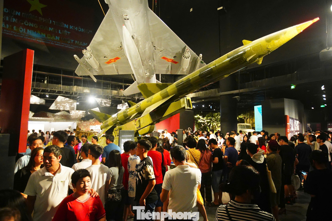 Mỗi hiện vật đều mang trong mình một câu chuyện, một phần ký ức lịch sử mà người dân Việt Nam không bao giờ quên.