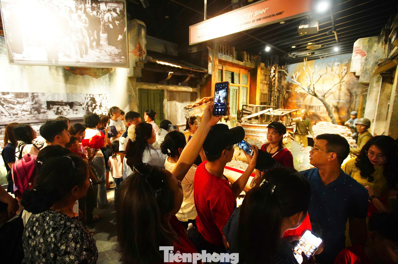 Bảo tàng Lịch sử Quân sự Việt Nam đón hàng trăm nghìn lượt khách trong kỳ nghỉ 30/4-1/5. Bảo tàng Lịch sử Quân sự Việt Nam đón hàng trăm nghìn lượt khách trong kỳ nghỉ 30/4-1/5.