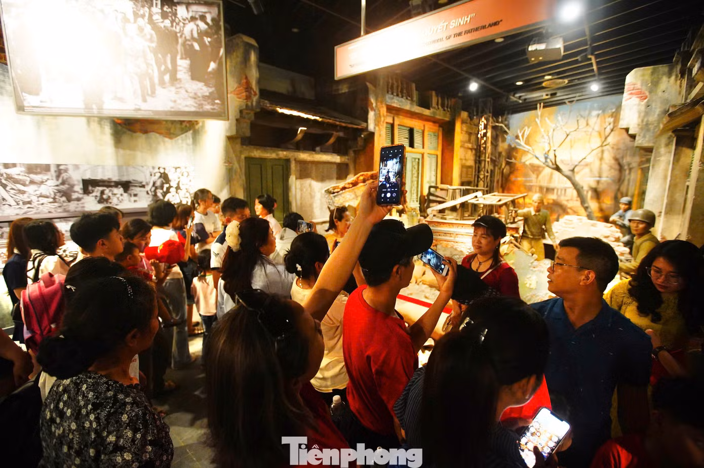 Bảo tàng Lịch sử Quân sự Việt Nam đón hàng trăm nghìn lượt khách trong kỳ nghỉ 30/4-1/5. Bảo tàng Lịch sử Quân sự Việt Nam đón hàng trăm nghìn lượt khách trong kỳ nghỉ 30/4-1/5.