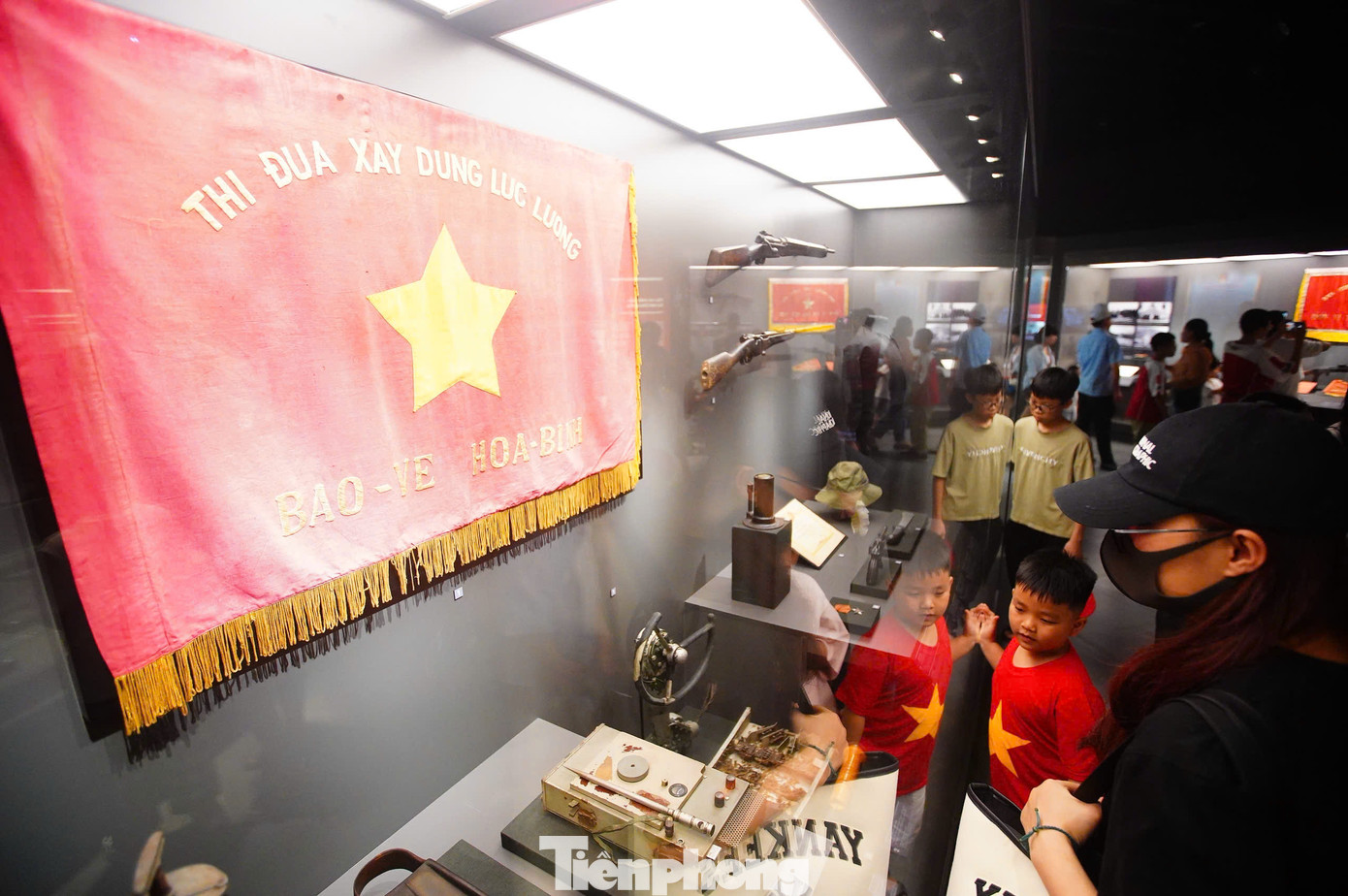 Mỗi hiện vật đều mang trong mình một câu chuyện, một phần ký ức lịch sử mà người dân Việt Nam không bao giờ quên.