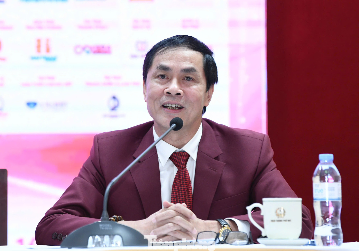 Nhà thơ, nhà báo Trần Hữu Việt - Trưởng Ban giám khảo cuộc thi Hoa hậu Việt Nam 2024 - khẳng định quá trình chấm thi luôn đảm bảo sự khách quan, công tâm. Nhà thơ, nhà báo Trần Hữu Việt - Trưởng Ban giám khảo cuộc thi Hoa hậu Việt Nam 2024 - khẳng định quá trình chấm thi luôn đảm bảo sự khách quan, công tâm.