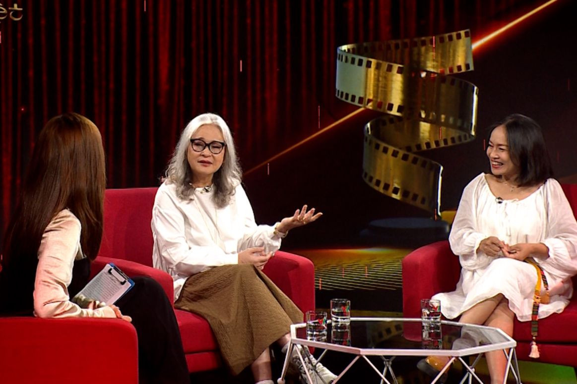 NSND Hoàng Cúc, diễn viên Tú Oanh chia sẻ kỷ niệm, hậu trường làm phim Tướng về hưu. NSND Hoàng Cúc, diễn viên Tú Oanh chia sẻ kỷ niệm, hậu trường làm phim Tướng về hưu.